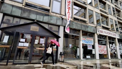 НИШТА ИМ НИЈЕ СВЕТО: Спрдају се са смрћу студенткиње - Освануле језиве преписке блокадера (ФОТО)