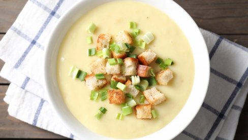 МЛАДИ ЛУК ЗА СНАЖАН ИМУНИТЕТ: Пролећна крем чорба