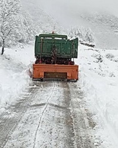 НЕ ПАМТИМО У МАРТУ ОВОЛИКО СНЕГА: Изнад Херцег Новог бели прекривач прешао 25 центиметара (ФОТО)