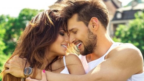 ПРАВА ЉУБАВ НЕ ДОЛАЗИ С ВЕЛИКИМ ПРАСКОМ, НЕГО ТИХО И У ПРАВОМ ТРЕНУТКУ: Пет хороскопских знакова који ће пронаћи љубав овог пролећа