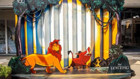 ТРАЖИ ВИШЕ ОД 20 МИЛИОНА ДОЛАРА ОДШТЕТЕ: Певач нумере из филма „Краљ лавова“ тужи комичара због превода песме