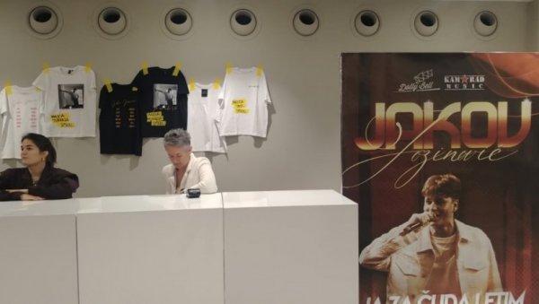 ПРИЗОР НА ЛИЦУ МЕСТА: Ускоро почиње први од седам концерата Јакова Јозиновића у Београду - Мајице са његовом ликом (ФОТО)