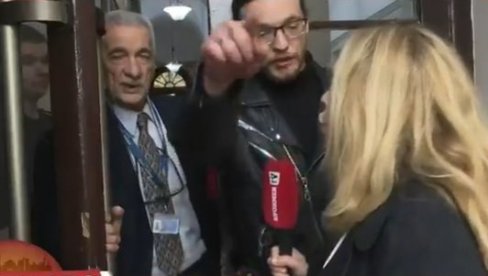 BLOKADER U ULOZI GAZDE REKTORATA! Urla na Branku Lazić, dok štiti rektora koji je odgovaran za smrt njegove koleginice