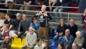 HRABROST ILI LUDOST: Navijač u dresu Partizana došao na meč Zvezde, ljubio grb, pa šokirao delije (VIDEO)