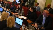 PLENUMAŠI KORISTE SLUŠAONICU 16 NA UNIVERZITETU Predsednikca SKONUS-a: Pre njih su te prostorije koristili studenti 1 od 5 miliona