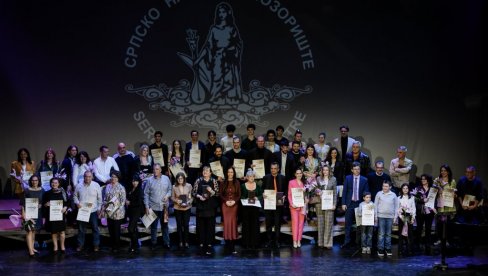 GODIŠNJE NAGRADE ZA 32 UMETNIKA: Najstariji naš teatar Srpsko narodno pozorište u Novom Sadu obeležilo svoj dan