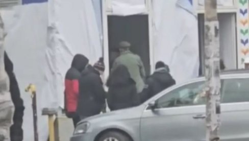 РАЗОТКРИВЕНА ЈОШ ЈЕДНА ЦЕНТРАЛА БЛОКАДЕРА: Ухваћени на делу како купују гласове! (ВИДЕО)