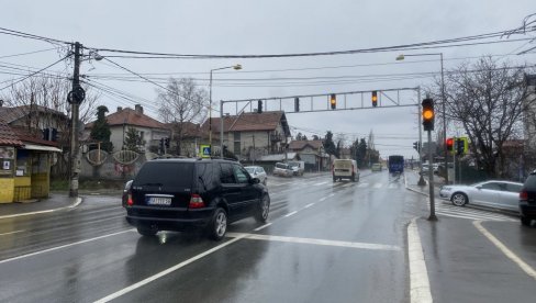 КРОЗ КАЛУЂЕРИЦУ САДА СИГУРНИЈЕ: Светлосна сигнализација подигла безбедност на делу Смедеревског пута