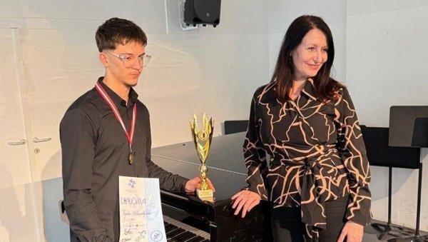 ТИТУЛА ЛАУРЕАТА У ТРЕЋОЈ КАТЕГОРИЈИ: Неготинац Теодор Милосављевић из Беча донео златну медаљу (ФОТО)