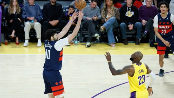 КРАЉ ТРИПЛ-ДАБЛОМ ЗАДИВИО СРБИНА! Џејмс може и без Луке! Не помажу ни Тристанове магије!