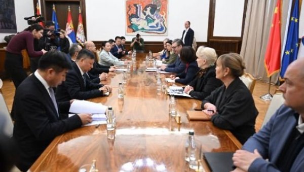 СРБИЈА ВИСОКО ЦЕНИ ЧЕЛИЧНО ПРИЈАТЕЉСТВО СА КИНОМ ПРЕДСЕДНИКОМ СИЈЕМ Вучић се састао са делегацијом кинеске провинције Хебеи (ФОТО)