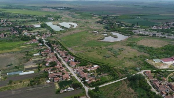 НАСТАВЉЕНИ РАДОВИ У СТРЕЛИШТУ: Багери поново копају канализацију (ФОТО)