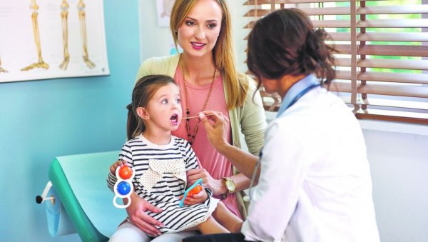 ГРЕБЕ ВАС ГРЛО, ПЕЦКАЈУ УЧИ, ЦУРИ НОС? Не узимајте антибиотике на своју руку, можда је - алергија