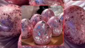 VIRALNI TREND FARBANJA JAJA: Svi su poludeli za ovom tehnikom, a sve što vam je potrebno su 3 prirodna sastojka (VIDEO)