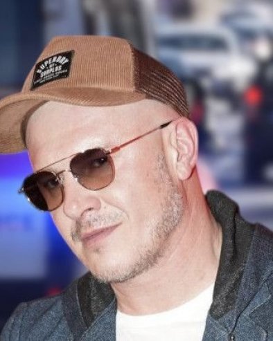 САЛЕ ТРОПИКО ИМАО МОЖДАНИ УДАР: Био са ћеркама у тржном центру када му је позлило