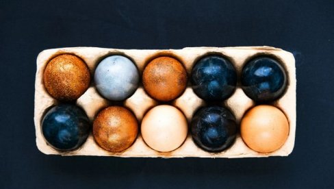 SVEŠTENIK OTKRIO U KOJE BOJE NIJE DOBRO FARBATI USKRŠNJA JAJA: Mnogi prave istu grešku!