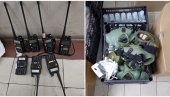 TOPOVSKI UDARI, PIROTEHNIKA, SPREJEVI, GAS MASKE, RADIO STANICE... Pogledajte šta je još pronađeno u Rektoratu, UKP češlja prostorije (FOTO)