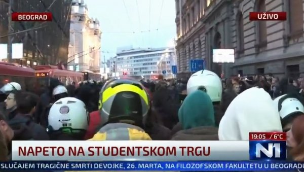 ЂОКИЋЕВЦИ ЖЕЛЕ ДА СЕЦИРАЈУ СРБЕ У ЖУТОЈ КУЋИ: Блокадери терористи скандирају УЧК (ВИДЕО)