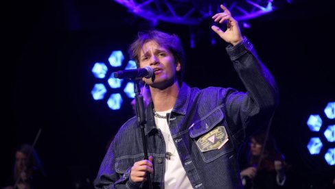 PREKINUT KONCERT JAKOVA JOZINOVIĆA U BEOGRADU Pevač povikao: Moramo sve da otkažemo?!