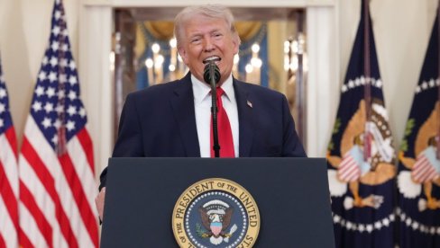 TRAMP SE PODSMEVAO VENSU TOKOM OBRAĆANJA Hvalio sebe: Reći ću svima koliko sam sjajan