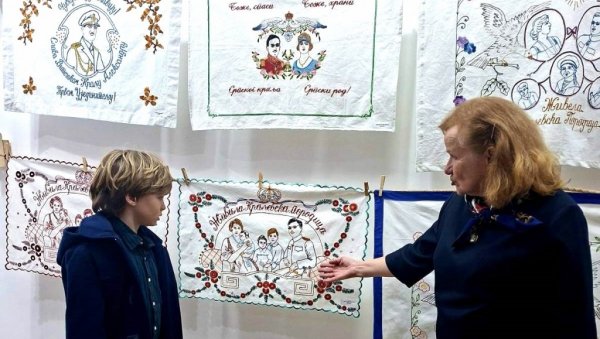 И везом чувају династију Карађорђевића: Музеј слатка-кућа Цветића из Краљева оживео дозиднице са портретима (ФОТО)