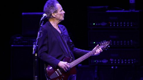 SLAVNI GITARISTA NAPADNUT NA ULICI: Na njega je bačena materija nepoznatog sastava - policija se oglasila