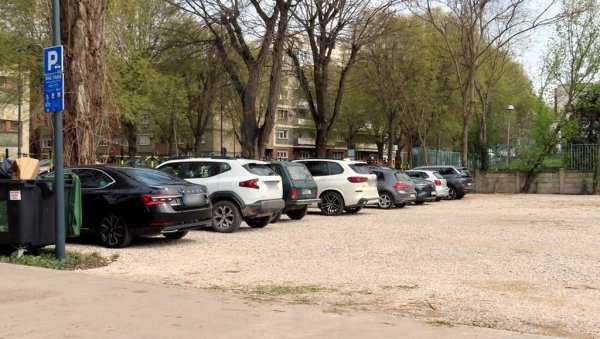ПРИВРЕМЕНО ПАРКИРАЛИШТЕ У РАДНИЧКОЈ УЛИЦИ: Возачима У Новом Саду на располагању 60 паркинг места