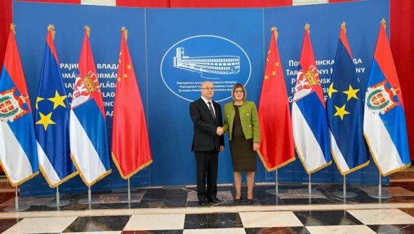 ДЕЛЕГАЦИЈА КИНЕСКЕ ПРОВИНЦИЈЕ У ПОСЕТИ ВОЈВОДИНИ: На састанку у Покрајинској влади о јачању сарадње