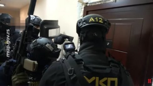 BRZA AKCIJA POLICIJE U BEOGRADU: Uhapšen osumnjičeni za bombaški napad u Zemunu (VIDEO)