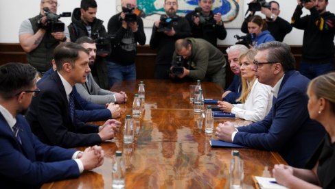 VUČIĆ POČEO KONSULTACIJE: Završen razgovor sa predstavnicima SVM - sledi sastanak sa predstavnicima SPP