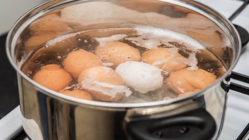 KAKO DA JAJA NE PUKNU TOKOM KUVANJA? Obično pravimo nekoliko grešaka