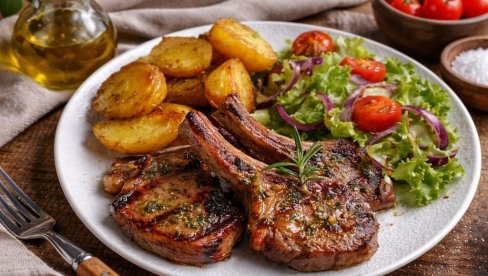 JAGNJEĆI KOTLETI SA KROMPIROM: Pravi gurmanski doživljaj