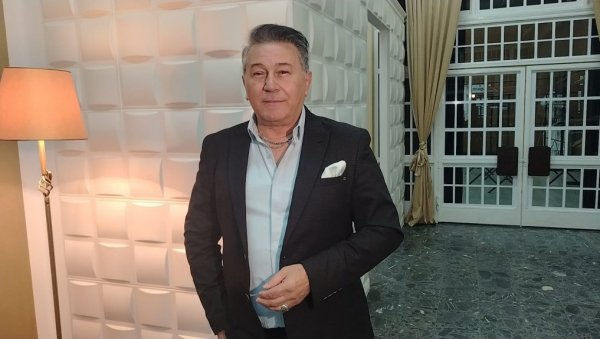 ПРЕПОЗНАЋЕ СЕ ИСКРЕНА ЕМОЦИЈА: Халид Муслимовић видно узбуђен пред велики концерт, па поручио да овде неће стати (ФОТО)