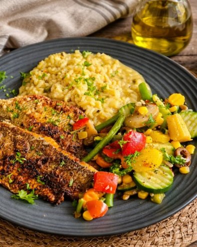 ОРАДА СА КРЕМАСТИМ РИЖОТОМ И ПОВРЋЕМ: Савршен спој медитеранских укуса на вашем тањиру