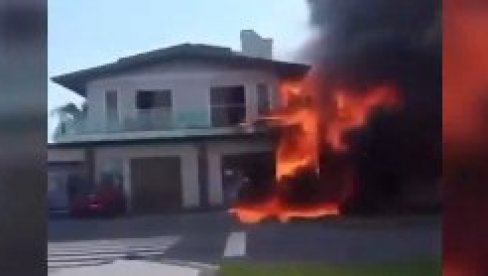 (UZNEMIRUJUĆI VIDEO) Avion pao na kuću, ima poginulih