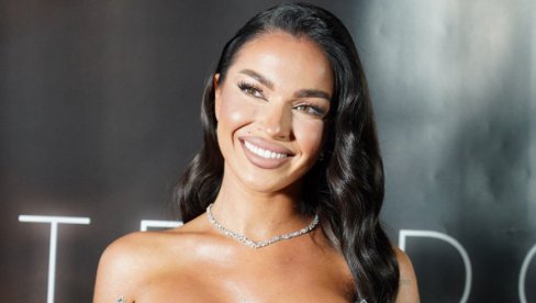 TEODORA DŽEHVEROVIĆ PRVU ESTETSKU OPERACIJU IMALA SA 16 GODINA: Pevačica priznala koliko puta je išla pod nož