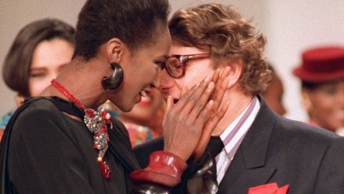 IMALA JE 9 GODINA KADA SU JE OSAKATILI, A SA 17 SE PORODILA: Životna priča manekenke koju su našli u reci