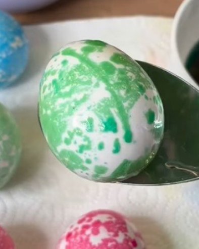 ОФАРБАЈТЕ ЈАЈА ЗА САМО 5 МИНУТА: Трик који је залудео све домаћице, бићете одушевљени резултатом (ВИДЕО)