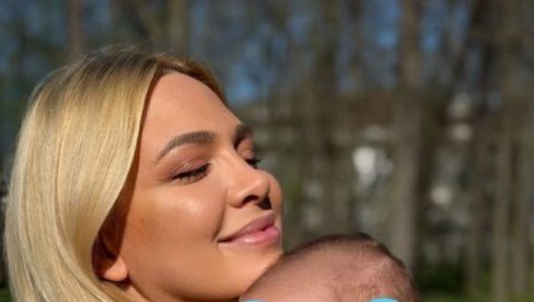 PRVE FOTOGRAFIJE MILICE TODOROVIĆ I MALOG BOGDANA: Snažno ga grli (FOTO)