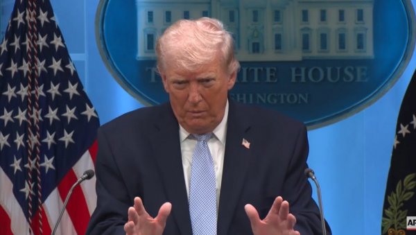 ТРАМП ОБРИСАО ОБЈАВУ У КОЈОЈ ЈЕ ПРИКАЗАН КАО ИСУС: Објава је била широко критикована - Папа Лав 14. све гласнији по питању рата у Ирану