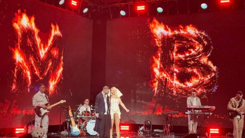 ZOVI JE HANI, HANI: Maja Berović prva specijalna gošća na koncertu Magla benda (FOTO)