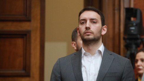 СМЕЈЕ МУ СЕ ЦЕЛА СРБИЈА! Ово је Павле Грбовић лупио о шприцевима и браунилама из Ректората (ВИДЕО)