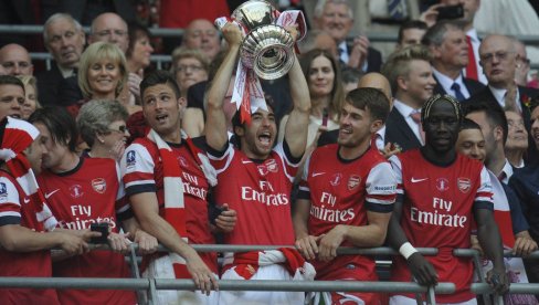 ZAVRŠIO BLISTAVU KARIJERU! Legenda okačila kopačke o klin!