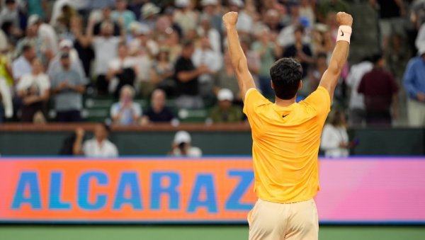 А КАД ЈЕ ВИДЕО ШТА ЈЕ УРАДИО СИНЕР... Карлос Алкараз искалио бес