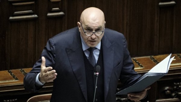 ИТАЛИЈАНСКИ МИНИСТАР ОДБРАНЕ: Постоји опасност од нуклеарног сукоба, свет захватило лудило