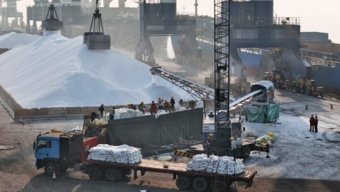 HITNO: Zašto Indija zbog rata u Iranu kupuje 2,5 miliona tona uree?