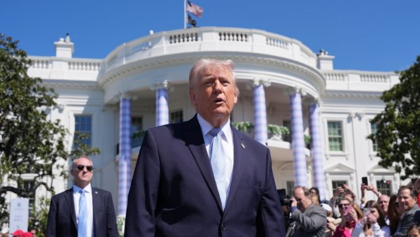 „ОВОГА ТРЕБА УКЛОНИТИ СА ПОЛОЖАЈА“: Трампови противници називају америчког председника лудим након што су претили Ирану