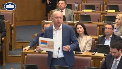 КНЕЖЕВИЋ У ПАРЛАМЕНТУ ЦГ: Прво сам Мила Ђукановића видео са тробојком (ВИДЕО)
