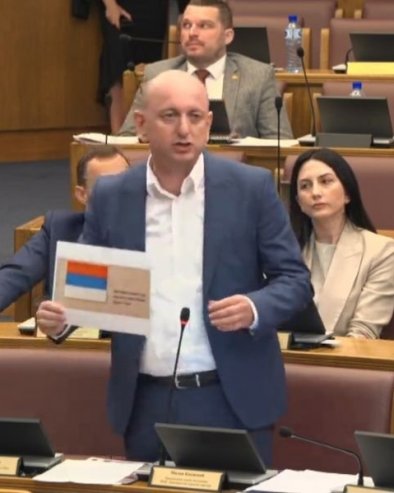 КНЕЖЕВИЋ У ПАРЛАМЕНТУ ЦГ: Прво сам Мила Ђукановића видео са тробојком (ВИДЕО)