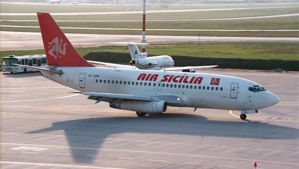 ПОЧЕЛО ОТКАЗИВАЊЕ АВИО-ЛЕТОВА: Због рата на Блиском истоку уочи летње сезоне озбиљно погођен транспорт са најмање седам аеродрома Италије